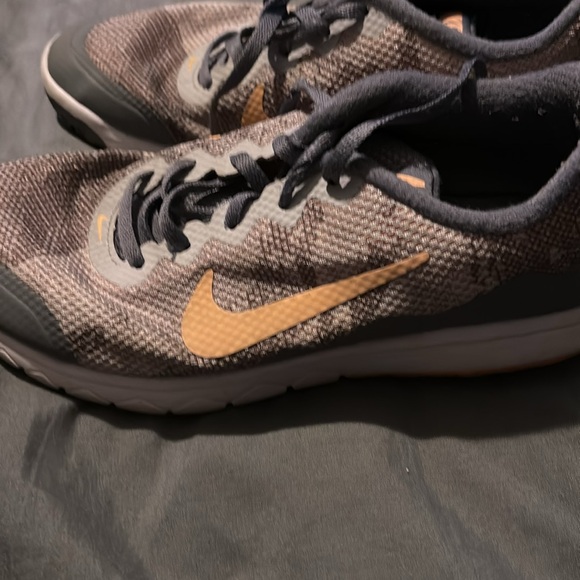 Nike women’s Flex Experience RN 4 size 8 - Picture 5 of 6